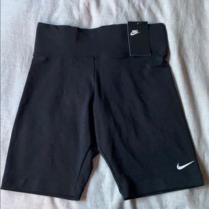 NWT Women’s Nike Tight Fit Workout Short